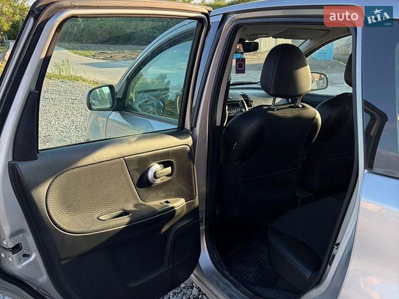Хэтчбек Nissan Note 2012 в Львове