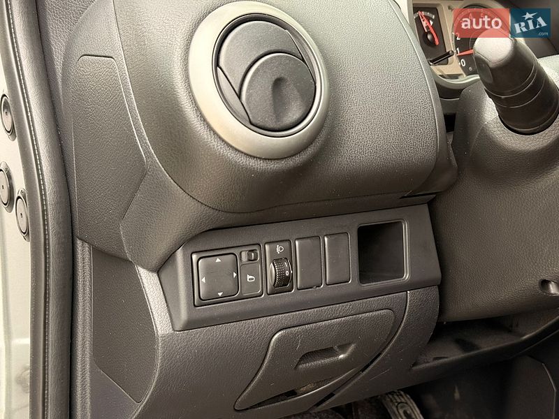 Хетчбек Nissan Note 2006 в Тернополі