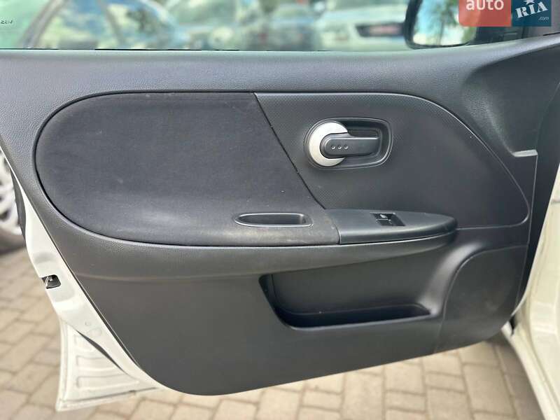 Хэтчбек Nissan Note 2011 в Одессе