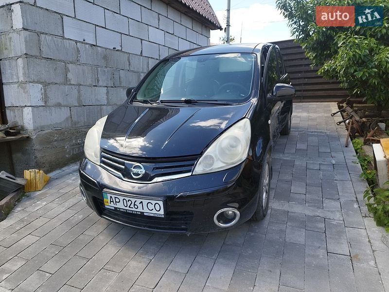 2013 Nissan Note, VIN SJNFCAE11U2199373:plate — фото 1 (autoria)