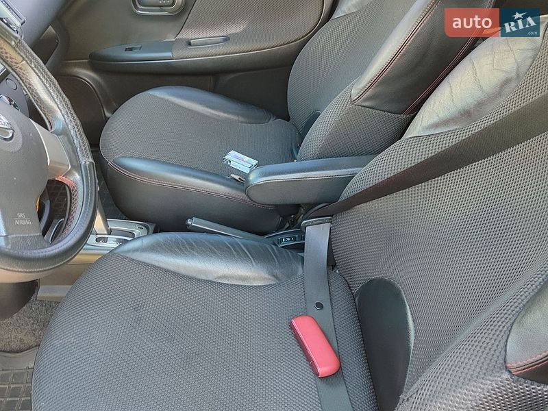 Хэтчбек Nissan Note 2007 в Вишневом