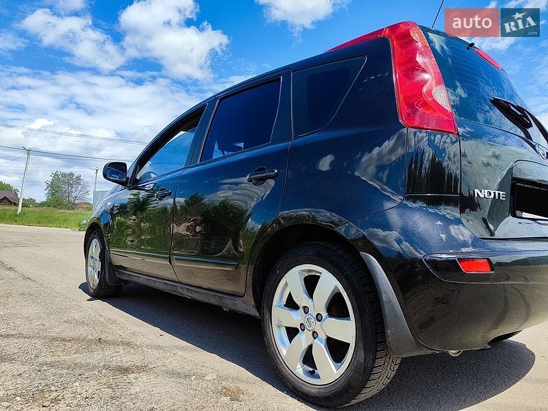 Хэтчбек Nissan Note 2007 в Вишневом