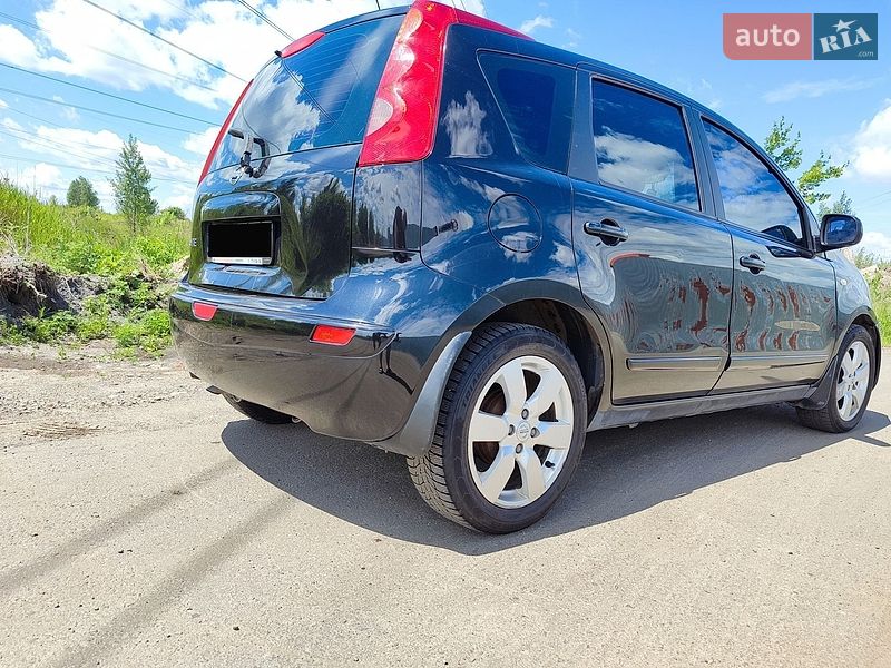 Хэтчбек Nissan Note 2007 в Вишневом