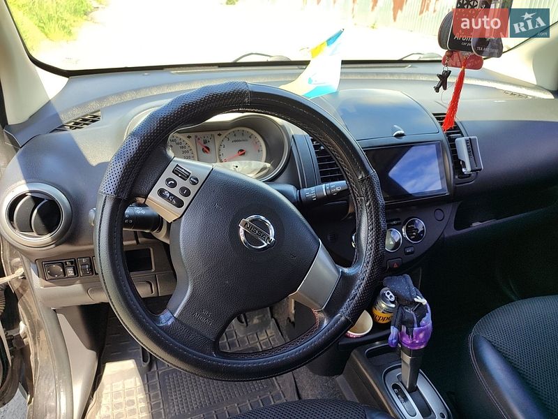 Хэтчбек Nissan Note 2007 в Вишневом
