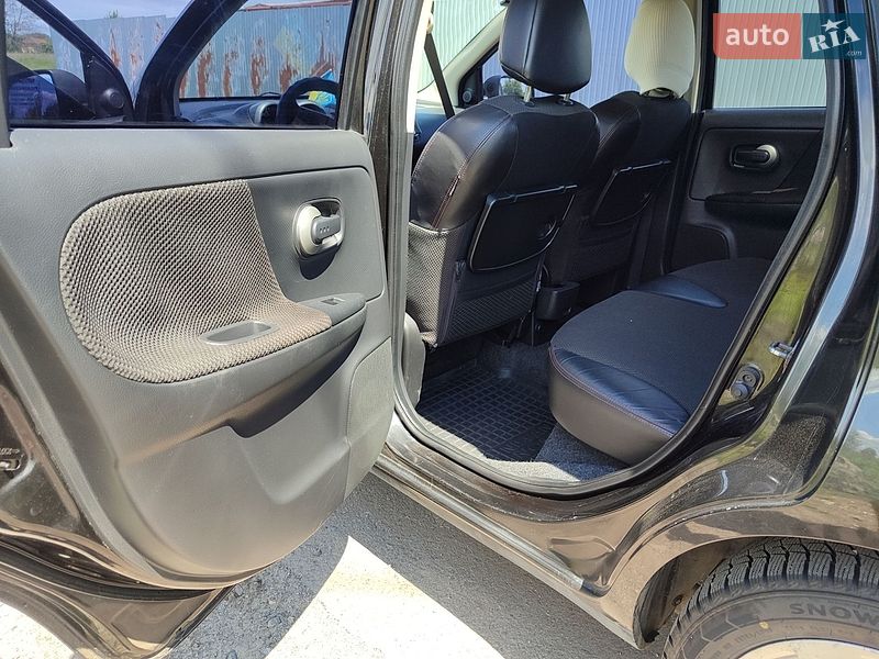 Хэтчбек Nissan Note 2007 в Вишневом