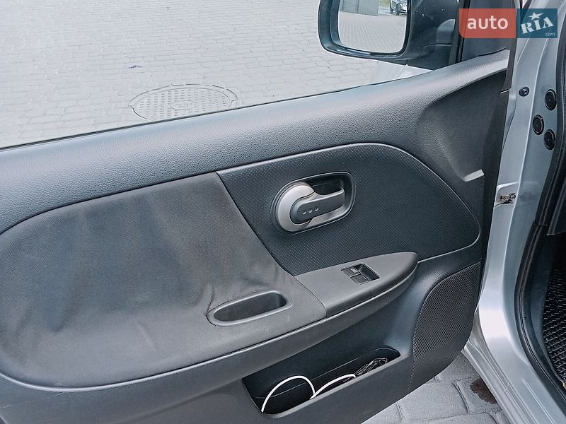 Хэтчбек Nissan Note 2008 в Львове