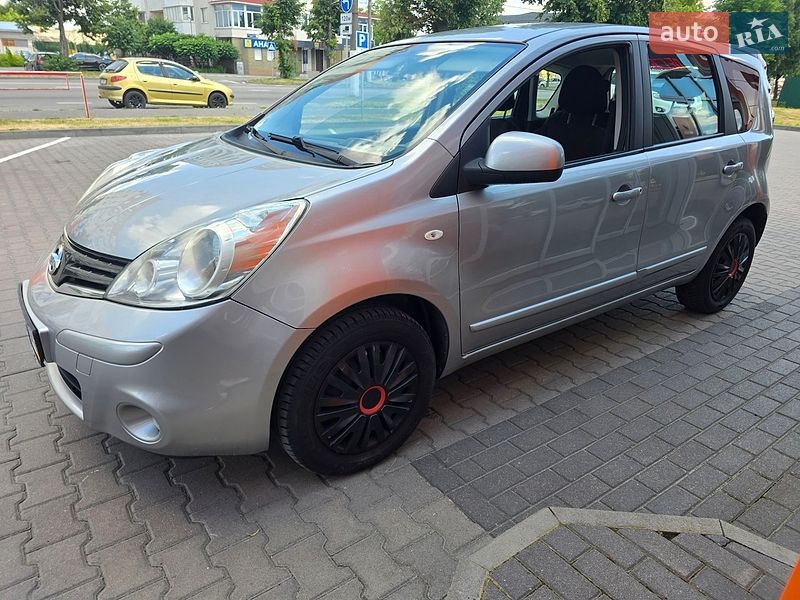 Хэтчбек Nissan Note 2010 в Киеве