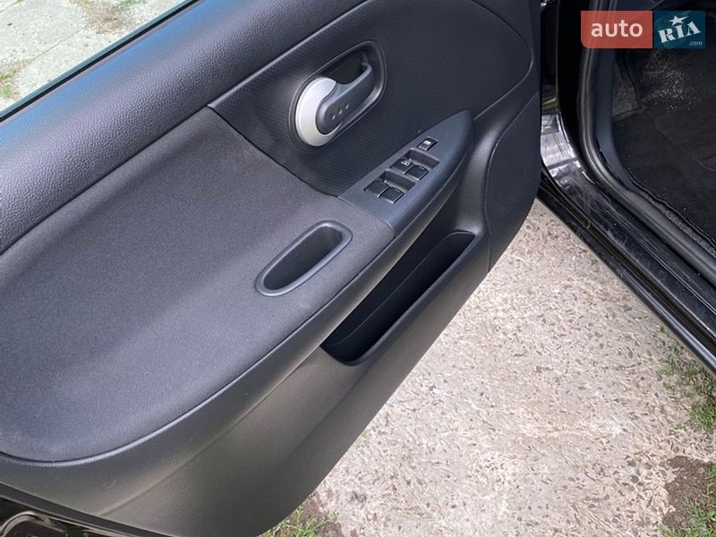 Хэтчбек Nissan Note 2012 в Луцке