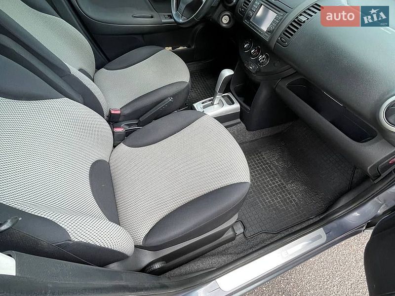 Хетчбек Nissan Note 2011 в Кропивницькому фото 35 Хетчбек Nissan Note 2011 в Кропивницькому