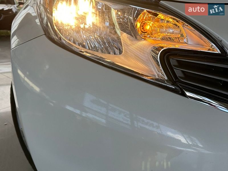 Хэтчбек Nissan Note 2013 в Одессе