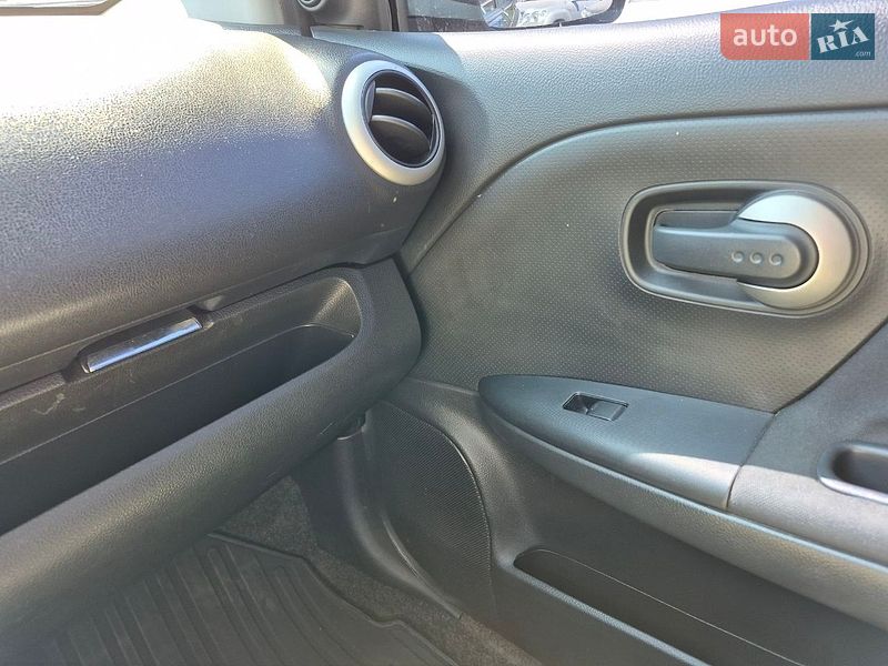 Хетчбек Nissan Note 2011 в Кропивницькому фото 17 Хетчбек Nissan Note 2011 в Кропивницькому