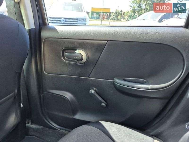 Хетчбек Nissan Note 2011 в Кропивницькому фото 19 Хетчбек Nissan Note 2011 в Кропивницькому