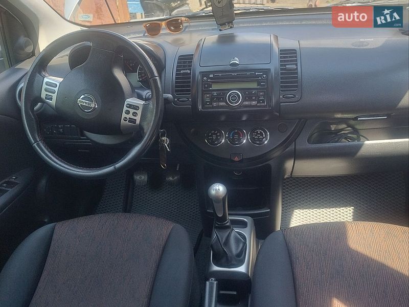 Хэтчбек Nissan Note 2010 в Львове