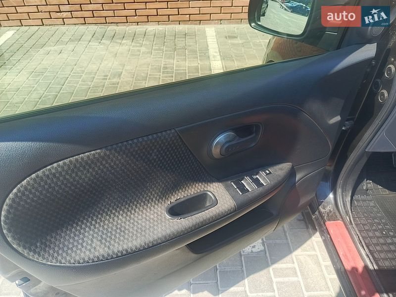Хэтчбек Nissan Note 2006 в Каменец-Подольском