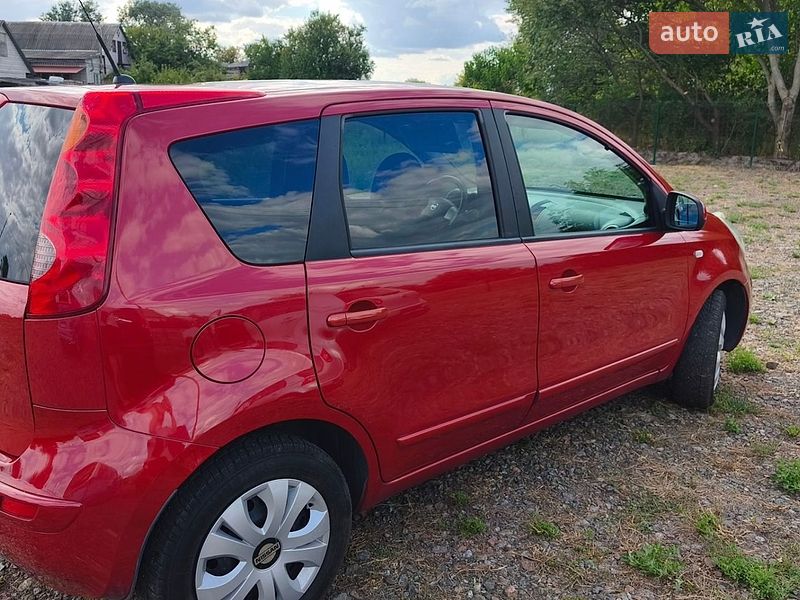 Хэтчбек Nissan Note 2008 в Березане
