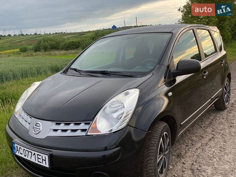 Хэтчбек Nissan Note 2007 в Горохове