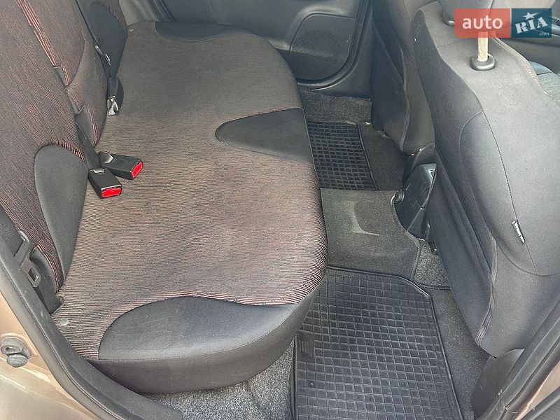 Хэтчбек Nissan Note 2010 в Киеве