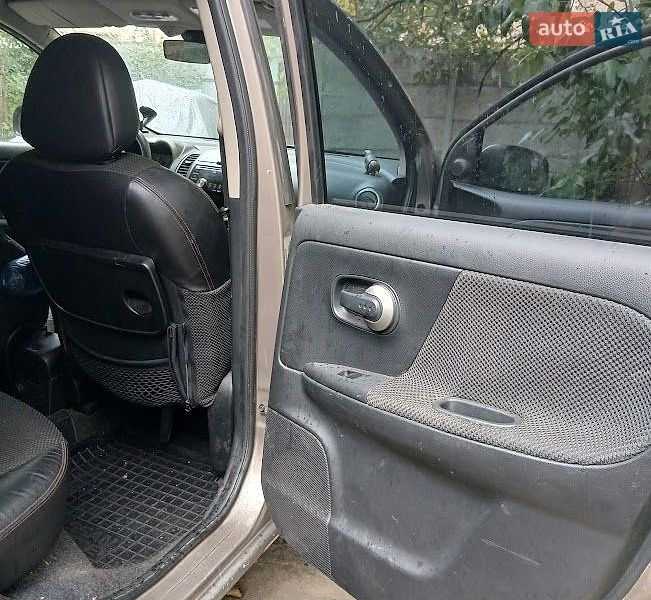 Хетчбек Nissan Note 2007 в Києві фото 3 Хетчбек Nissan Note 2007 в Києві