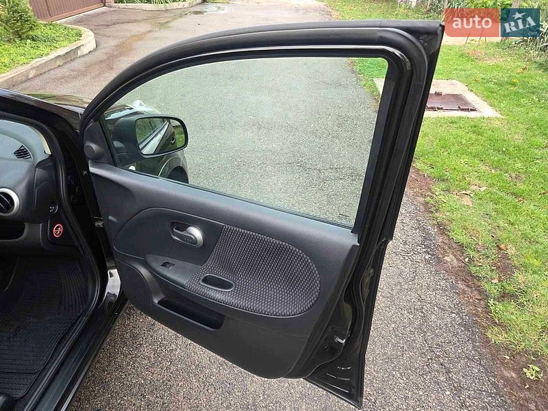 Хетчбек Nissan Note 2006 в Кам'янському