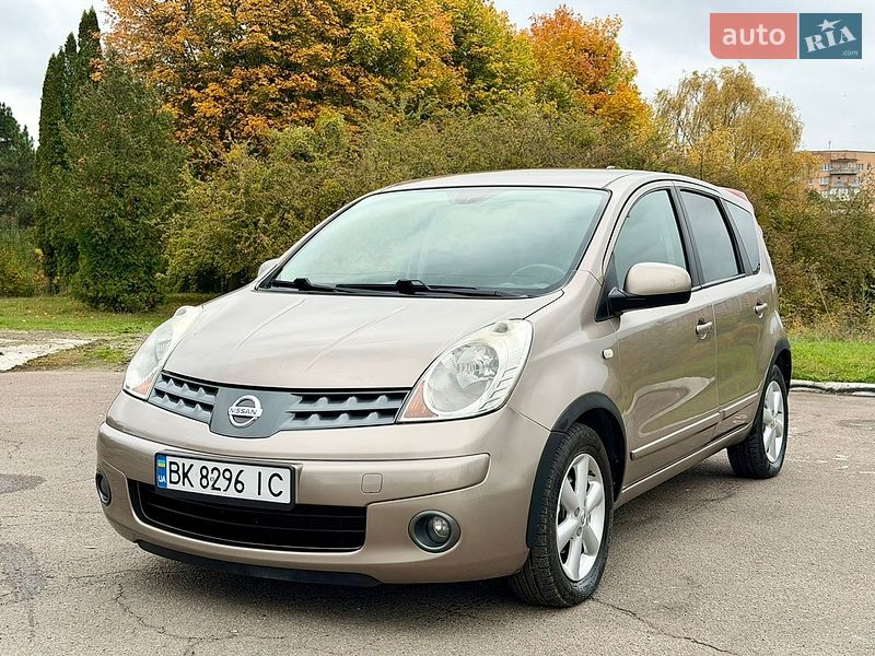 Хэтчбек Nissan Note 2008 в Ровно
