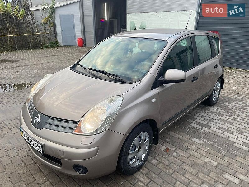 Хетчбек Nissan Note 2008 в Чернівцях