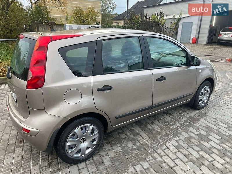 Хетчбек Nissan Note 2008 в Чернівцях