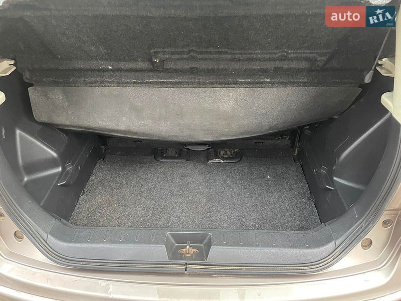 Хетчбек Nissan Note 2008 в Чернівцях