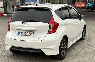 Хетчбек Nissan Note 2015 в Житомирі