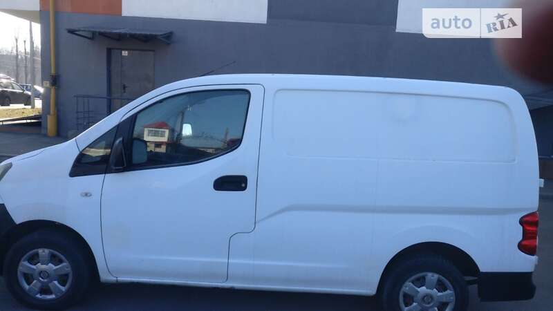 Грузовой фургон Nissan NV200 2013 в Киеве