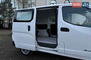 Грузовой фургон Nissan NV200 2015 в 
