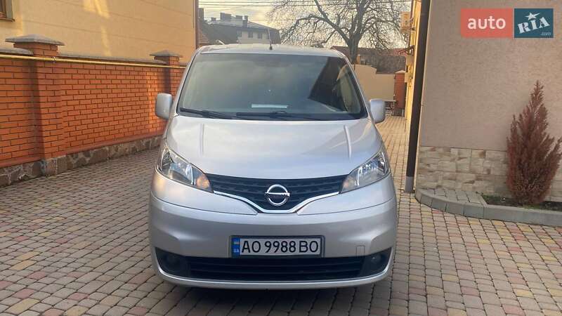 Мінівен Nissan NV200 2011 в Мукачевому