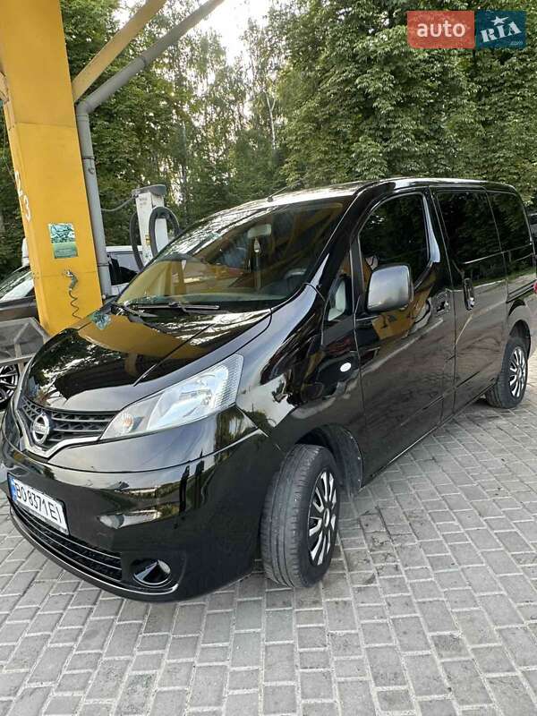 Мінівен Nissan NV200 2012 в 