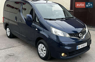 Минивэн Nissan NV200 2012 в 