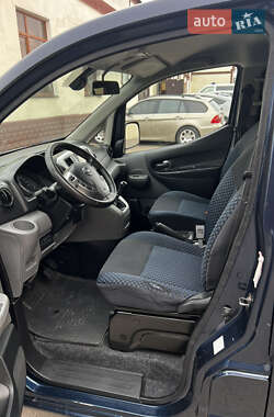 Минивэн Nissan NV200 2012 в 