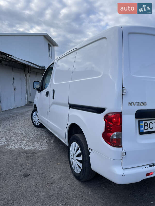 Грузовой фургон Nissan NV200 2016 в Львове