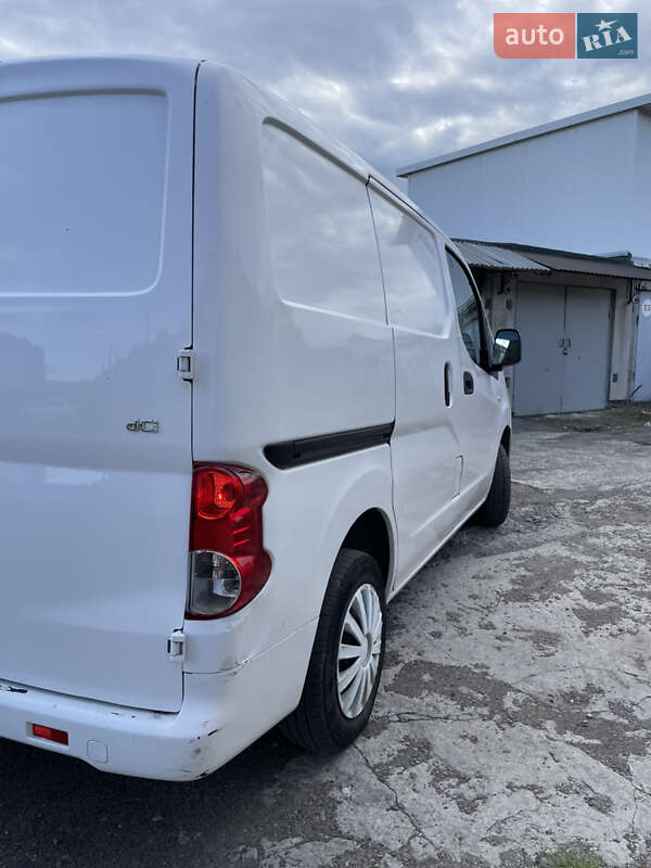 Грузовой фургон Nissan NV200 2016 в Львове
