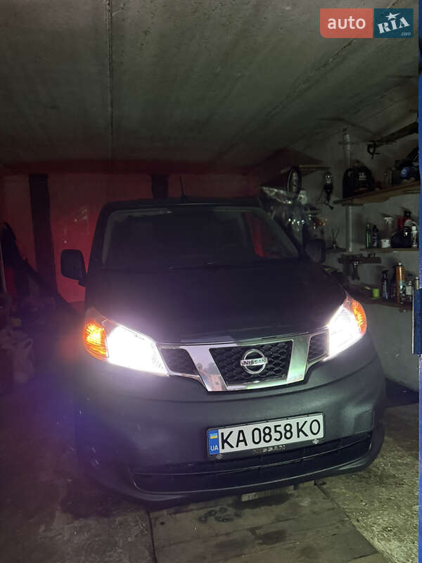 Вантажний фургон Nissan NV200 2017 в Києві