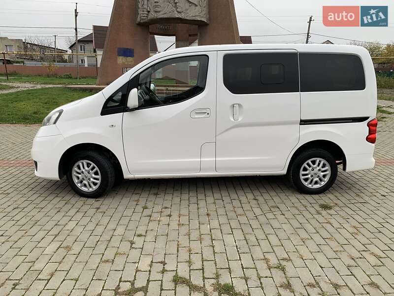 Мінівен Nissan NV200 2015 в Одесі