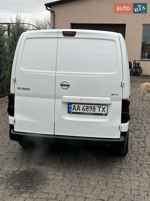Вантажний фургон Nissan NV200 2017 в Дніпрі