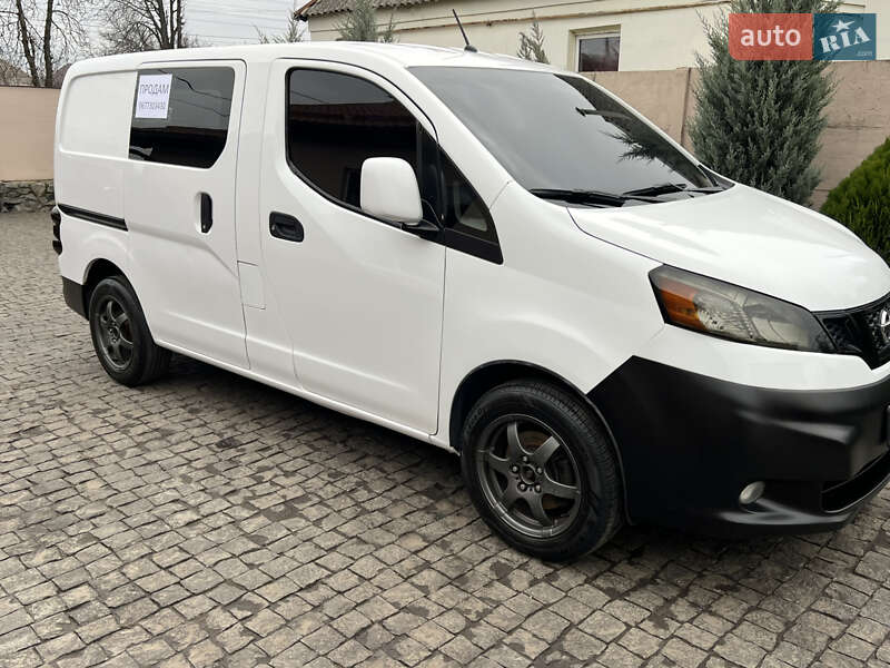 Вантажний фургон Nissan NV200 2017 в Дніпрі