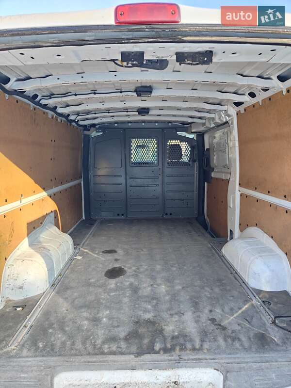 Грузовой фургон Nissan NV2500 2017 в Львове