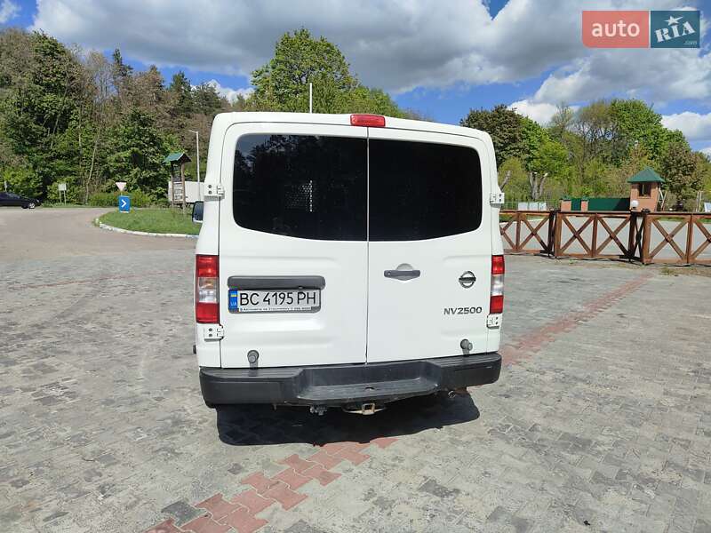 Грузовой фургон Nissan NV2500 2017 в Львове