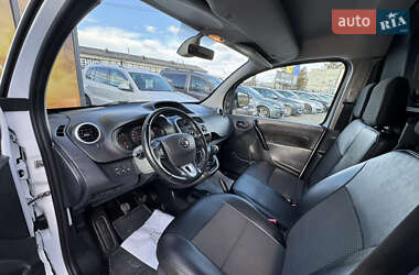 Вантажний фургон Nissan NV250 2020 в Стрию