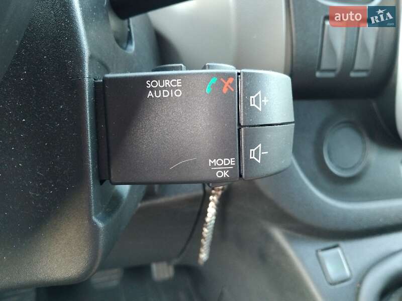 Мінівен Nissan NV300 2017 в Володимирі