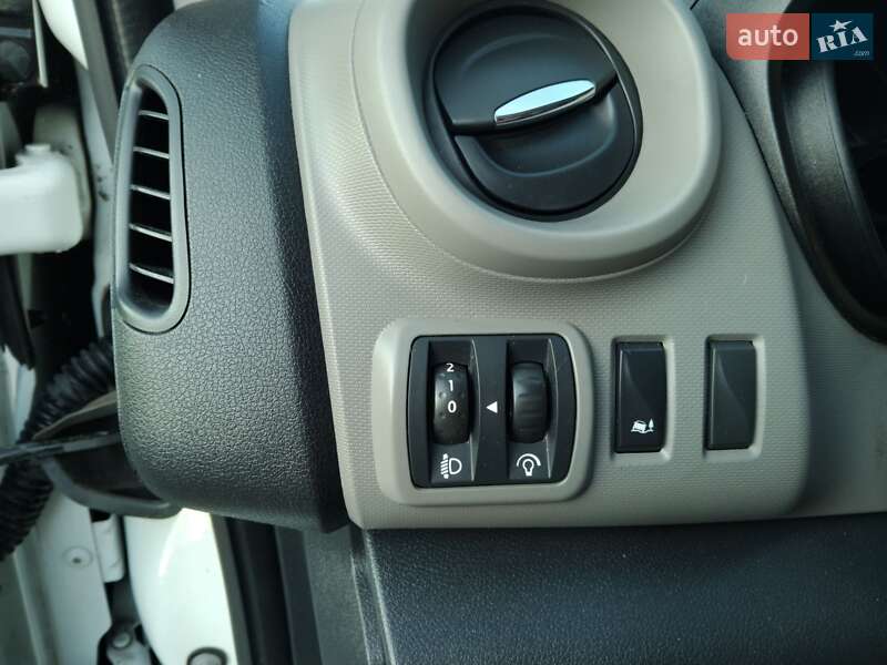 Мінівен Nissan NV300 2017 в Володимирі