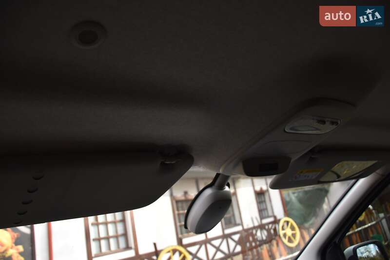 Вантажний фургон Nissan NV300 2021 в Львові