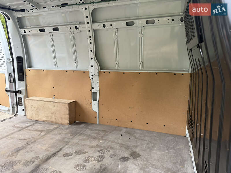 Вантажний фургон Nissan NV400 2017 в Києві