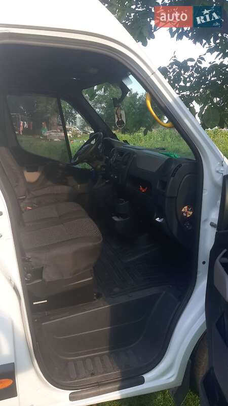 Минивэн Nissan NV400 2014 в Коростене