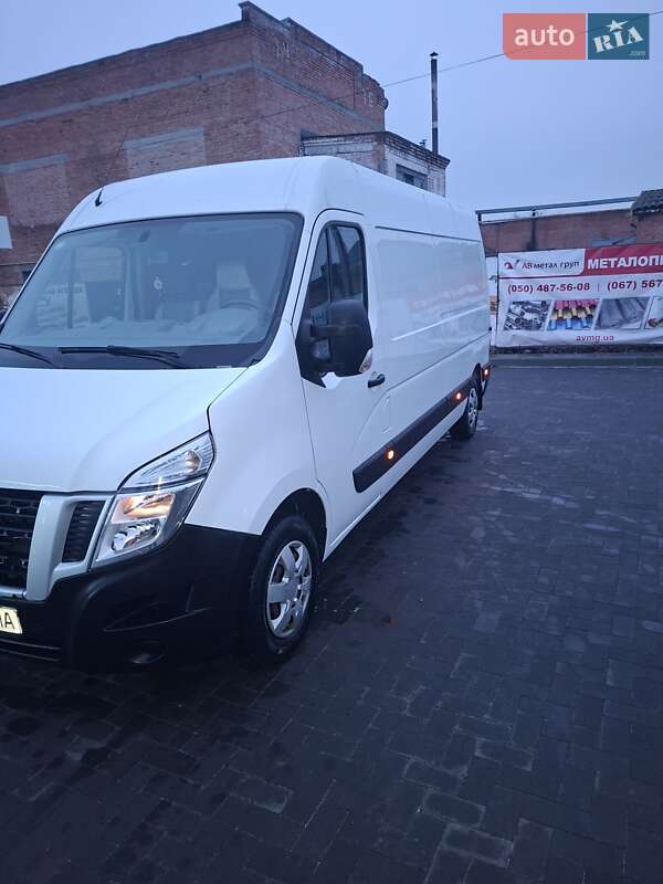 Вантажний фургон Nissan NV400 2016 в Лубнах