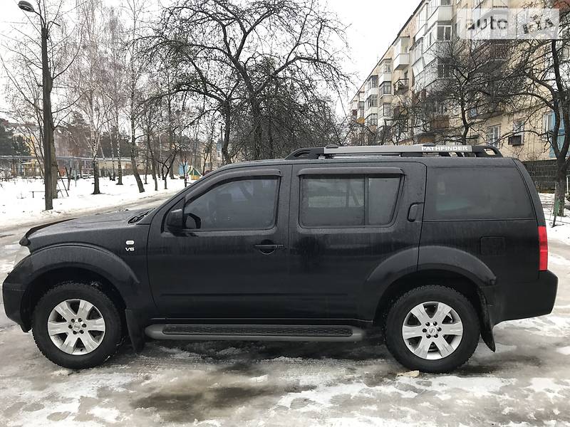 Позашляховик / Кросовер Nissan Pathfinder 2005 в Києві